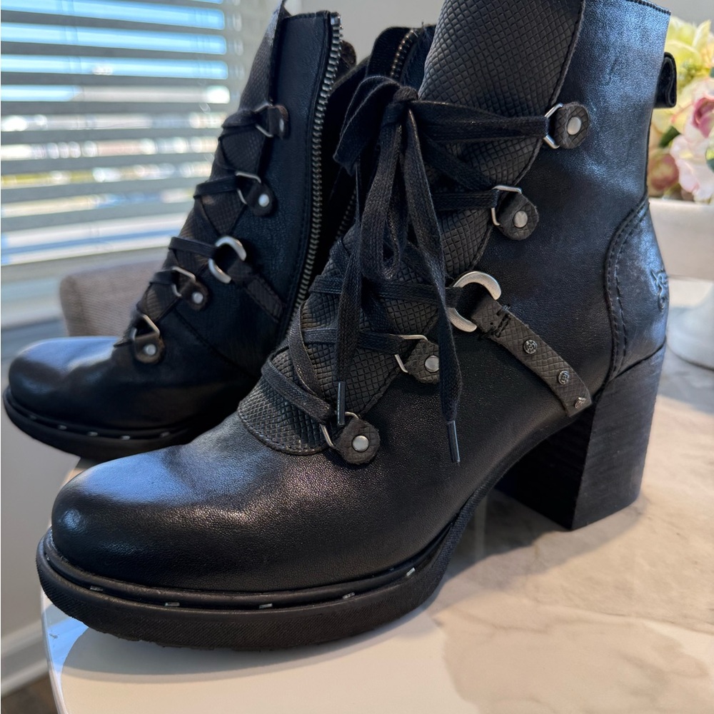 Black Lace-Up Block Heel Ankle Boots - Women